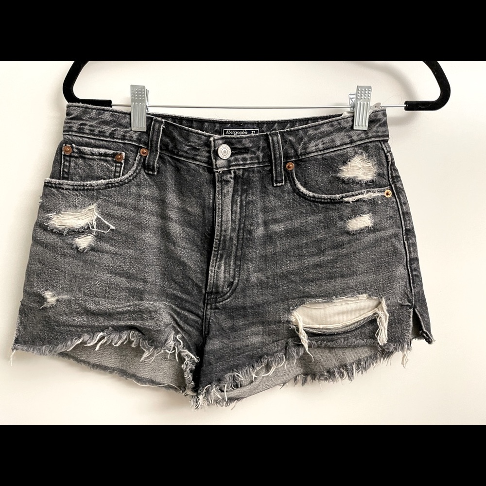 A&F Annie High Rise Short Distressed Black 27 4